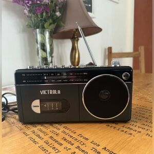 Victorla cassette tape player and radio